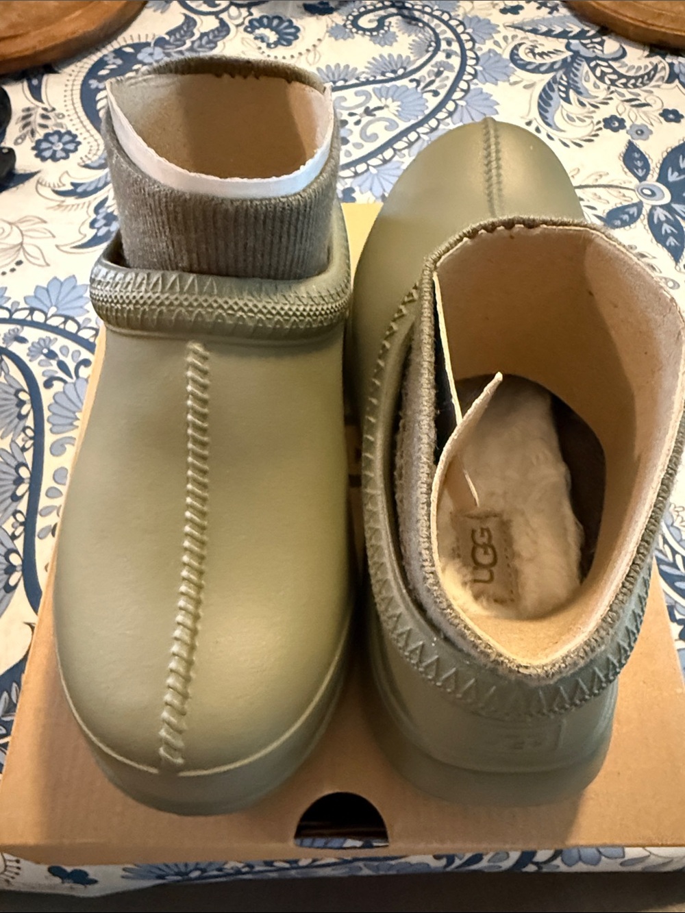 UGG Olive Green Slip-On Winter Clogs with Ribbed Ankle - Picture 2 of 7